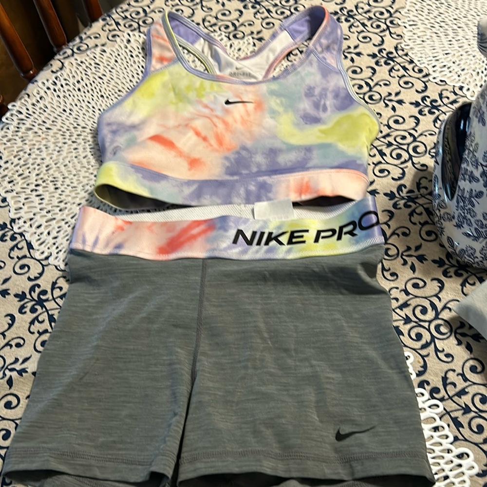 Nike tye dye top and bottom